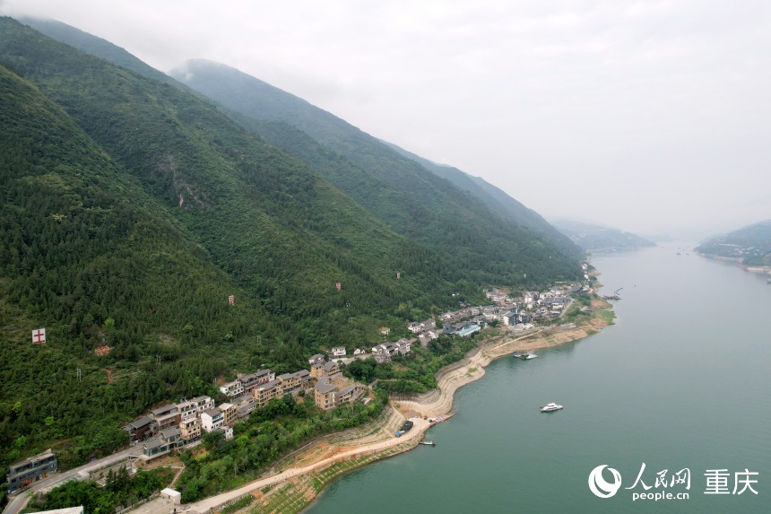 位于長江南岸的三峽里·竹枝村。人民網(wǎng)記者 劉政寧攝