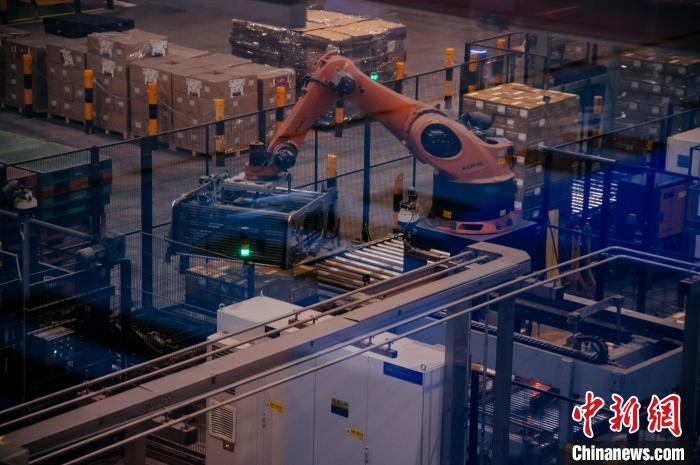 百威雪津啤酒莆田基地釀造幾乎都由自動化生產(chǎn)線完成，年產(chǎn)能達200萬噸。　李南軒 攝