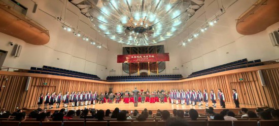 重慶大學(xué)城樹(shù)人小學(xué)校管樂(lè)團(tuán)參加比賽。