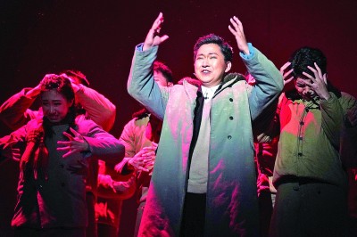 清華大學(xué)原創(chuàng)話(huà)劇《馬蘭花開(kāi)》在港演出。新華社發(fā)