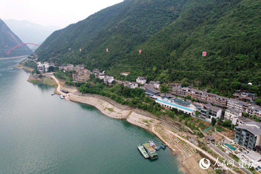 三峽里·竹枝村全長2.5公里，如一條絲帶分布于長江沿線。人民網(wǎng)記者 劉政寧攝