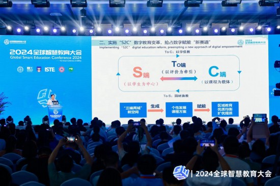 重慶高新區(qū)“S2C”數(shù)字教育亮相全球智慧教育大會(huì)。